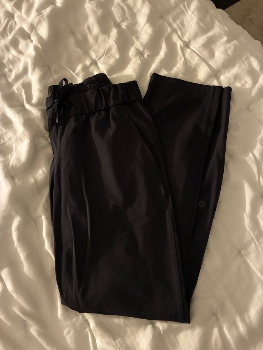 Lululemon Women’s Jogger Pants in Black